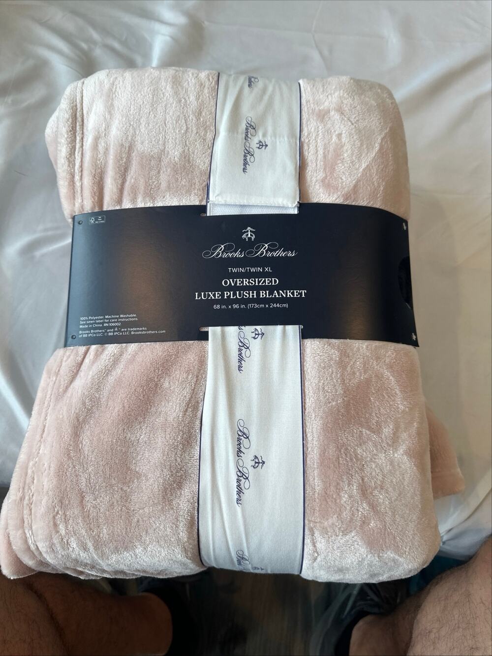 Brooks Brothers Oversized Luxe Plush Blanket Twin / Twin XL Cream NWT